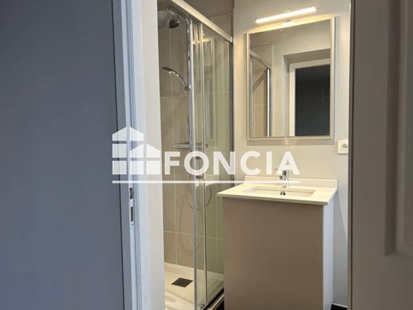 Location Studio 40 m² - 2 RUE JEAN MOULIN Saintes 17100