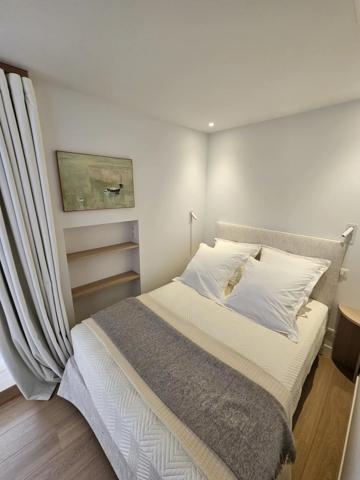 A vendre à Cannes, bel appartement en dernier étage avec vue sur le Port