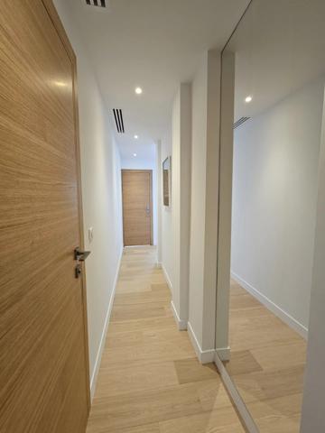 A vendre à Cannes, bel appartement en dernier étage avec vue sur le Port