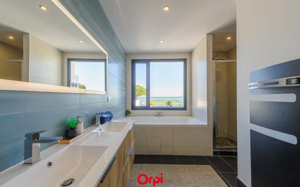 Maison à vendre    6 pièces • 215 m2 Angoulins