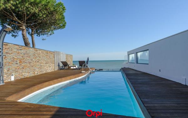 Maison à vendre    6 pièces • 215 m2 Angoulins