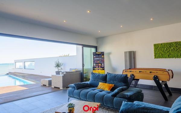 Maison à vendre    6 pièces • 215 m2 Angoulins