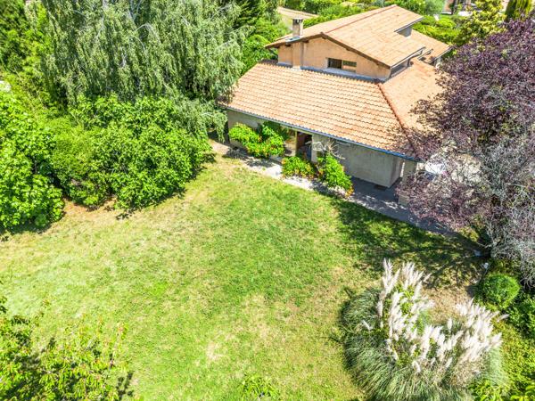 Maison
         6 pièces
        - 180 m² Bien prestige 890 000 € *