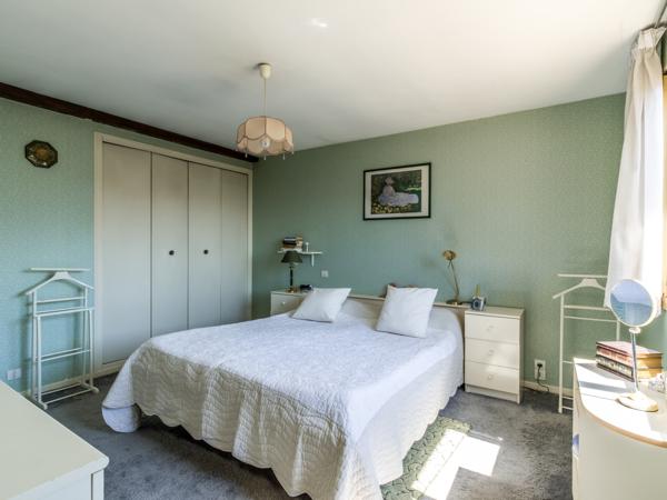 Maison
         6 pièces
        - 180 m² Bien prestige 890 000 € *