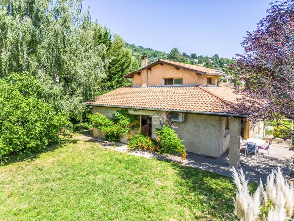 Maison
         6 pièces
        - 180 m² Bien prestige 890 000 € *