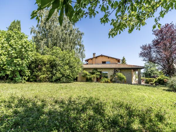 Maison
         6 pièces
        - 180 m² Bien prestige 890 000 € *