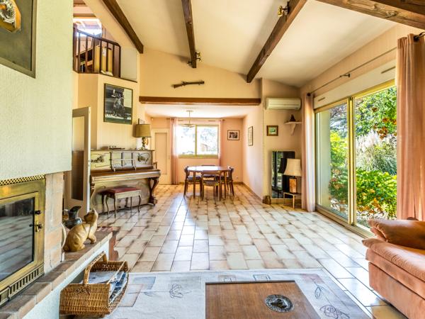 Maison
         6 pièces
        - 180 m² Bien prestige 890 000 € *