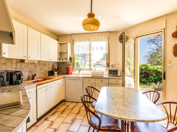 Maison
         6 pièces
        - 180 m² Bien prestige 890 000 € *