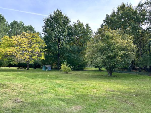 Charmante maison ancienne avec vaste terrain et piscine - La Pellerine
