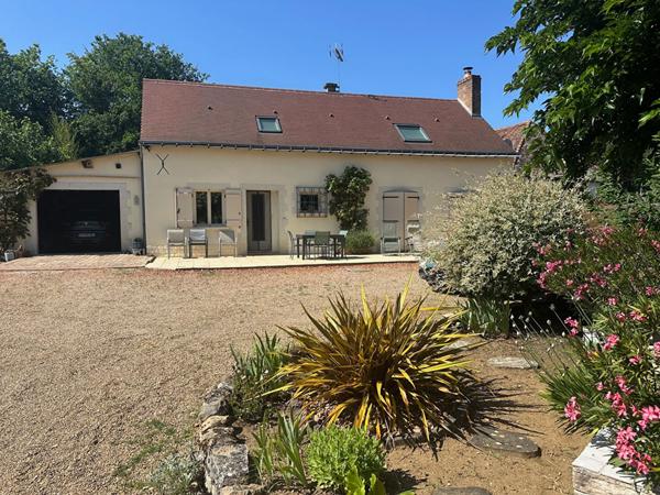 Charmante maison ancienne avec vaste terrain et piscine - La Pellerine