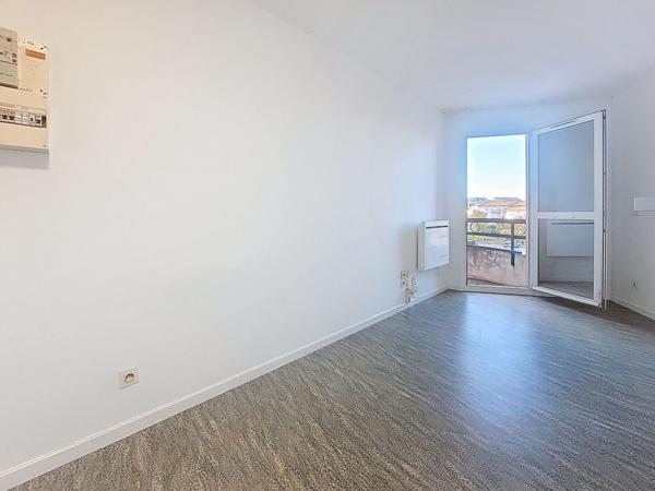 A VENDRE - TOULOUSE quartier Purpan - Studio de 22m² avec place de parking aérienne