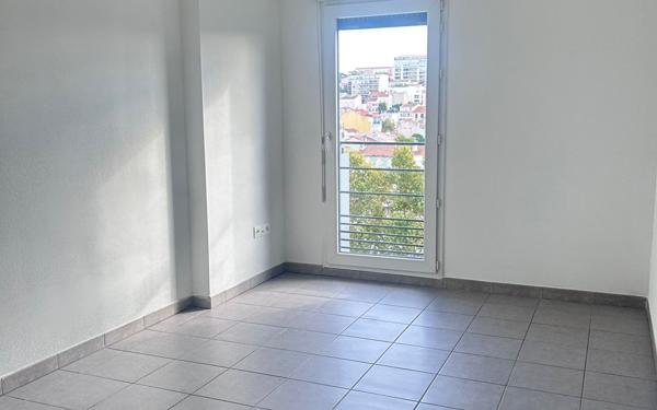 Appartement à louer    3 pièces • 57,75 m2 Marseille 4