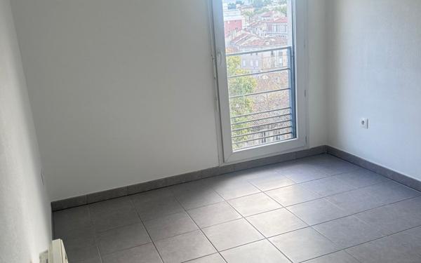 Appartement à louer    3 pièces • 57,75 m2 Marseille 4