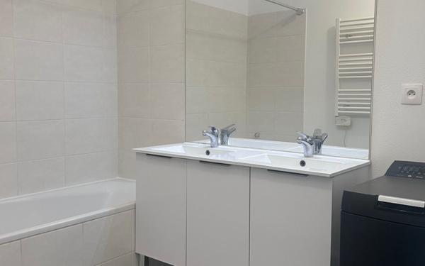 Appartement à louer    3 pièces • 57,75 m2 Marseille 4