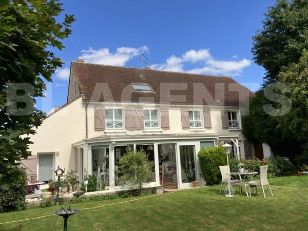 GRANDE MAISON AVEC JARDIN