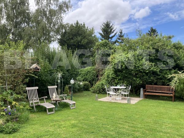 GRANDE MAISON AVEC JARDIN