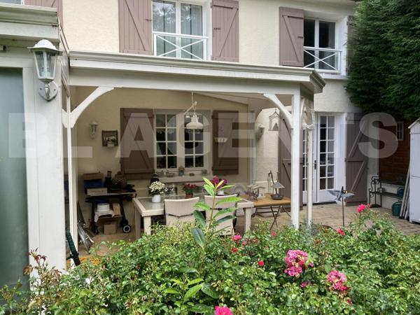 GRANDE MAISON AVEC JARDIN