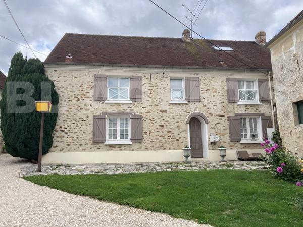 GRANDE MAISON AVEC JARDIN