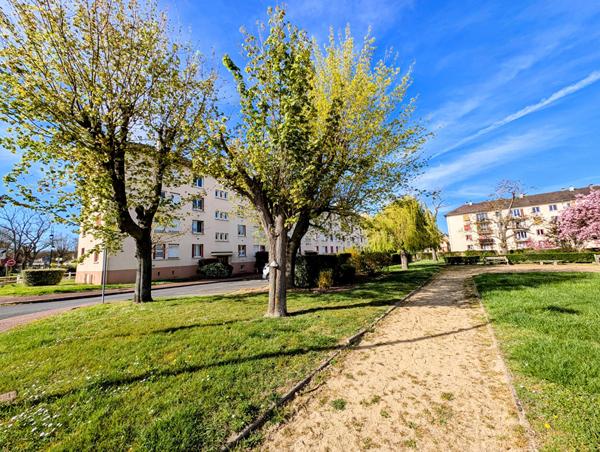 Appartement 5 pièces de 80 M² avec Cave et parking extérieur - LE MESNIL LE ROI , Le mesnil le roi Appartement 5 pièces de 80 M² avec Cave et parking extérieur - LE MESNIL LE ROI , Le mesnil le roi