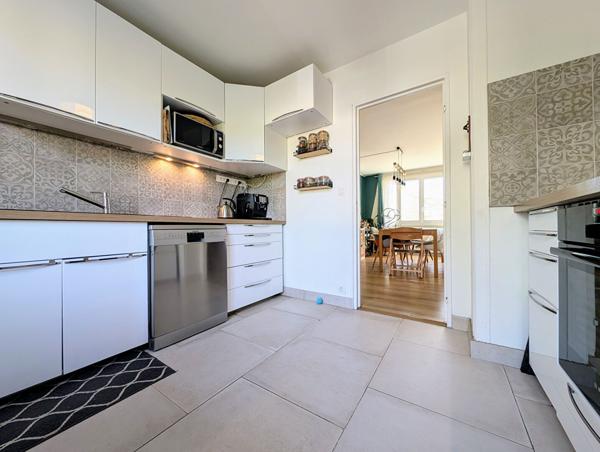 Appartement 5 pièces de 80 M² avec Cave et parking extérieur - LE MESNIL LE ROI , Le mesnil le roi Appartement 5 pièces de 80 M² avec Cave et parking extérieur - LE MESNIL LE ROI , Le mesnil le roi