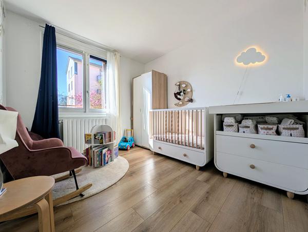 Appartement 5 pièces de 80 M² avec Cave et parking extérieur - LE MESNIL LE ROI , Le mesnil le roi Appartement 5 pièces de 80 M² avec Cave et parking extérieur - LE MESNIL LE ROI , Le mesnil le roi