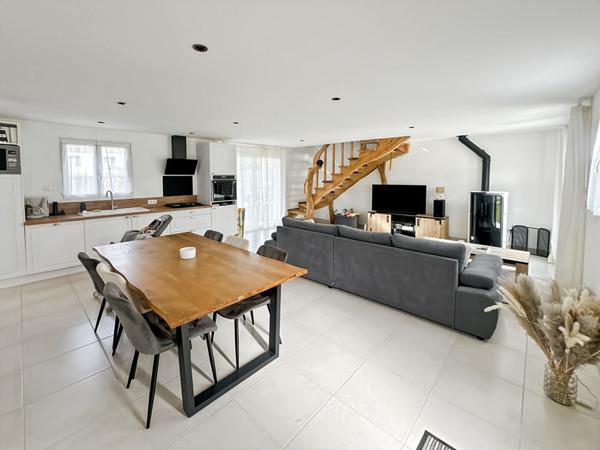 Maison récente 3 chambres bureau Dépendance