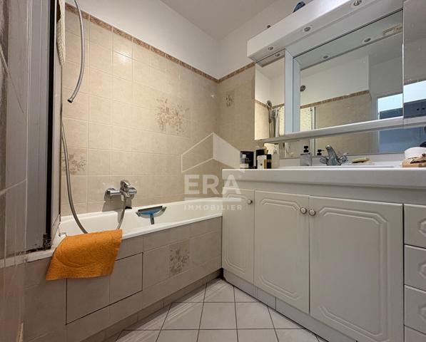 Appartement Les Clayes Sous Bois 3 pièce(s) 64 m2 + BOX et cave