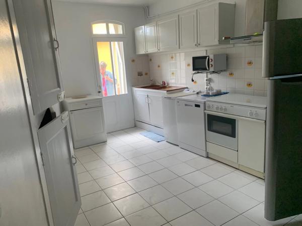 Vente                                                      Maison
                        
                     7 pièces                                         à Maury