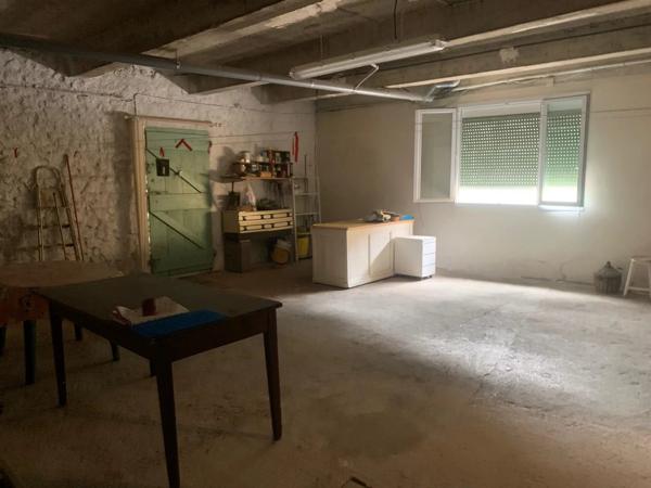 Vente                                                      Maison
                        
                     7 pièces                                         à Maury