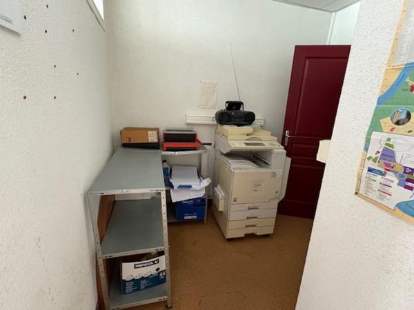 Local professionnel
                                                                                                                                                                                                                                                                                                                                                                                                                                            86  m²