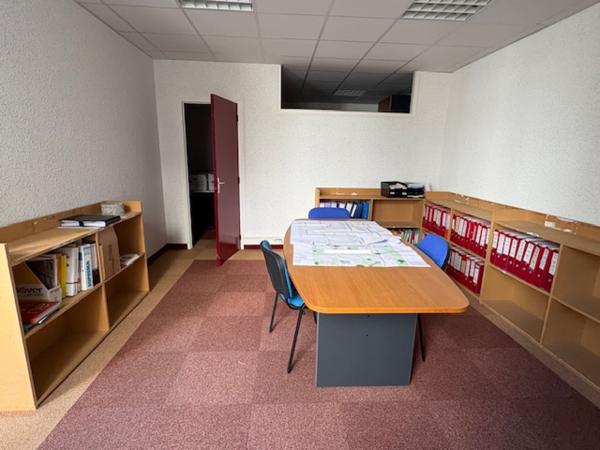 Local professionnel
                                                                                                                                                                                                                                                                                                                                                                                                                                            86  m²