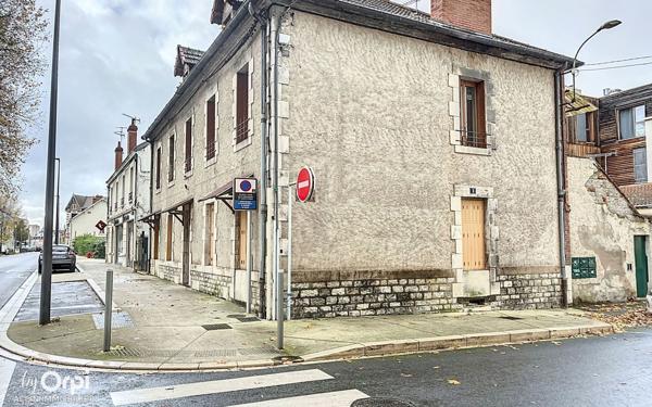 Immeuble à vendre    2 pièces •  Montluçon