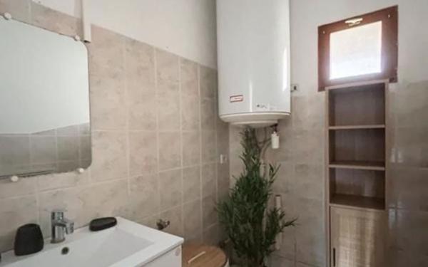 Immeuble à vendre    2 pièces •  Montluçon