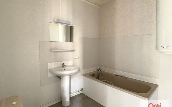 Immeuble à vendre    2 pièces •  Montluçon