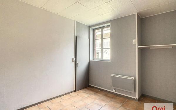 Immeuble à vendre    2 pièces •  Montluçon