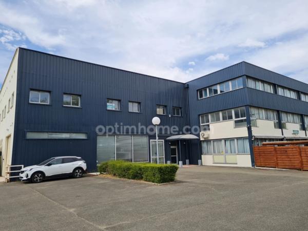 bureau rénové de 146 m2 avec parkings à vendre à Trappes au prix de 192000 euros