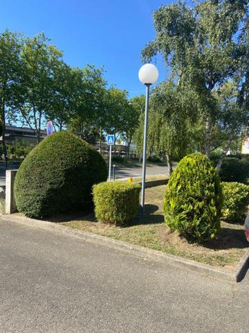 bureau rénové de 146 m2 avec parkings à vendre à Trappes au prix de 192000 euros