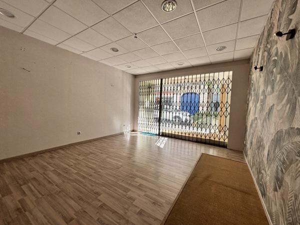 Local commercial
                                                                                                                                                                                                                                                                                                                                                                                                                                            36.96  m²