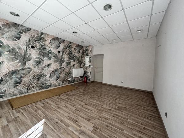 Local commercial
                                                                                                                                                                                                                                                                                                                                                                                                                                            36.96  m²
