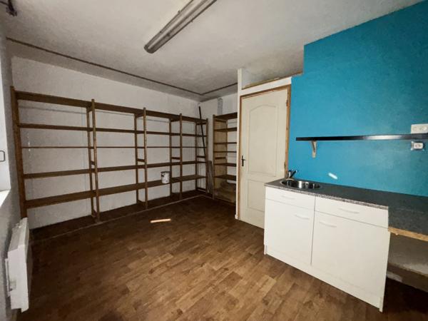 Local commercial
                                                                                                                                                                                                                                                                                                                                                                                                                                            36.96  m²