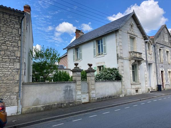 À VENDRE - Maison de caractère en pierre - Hyper centre