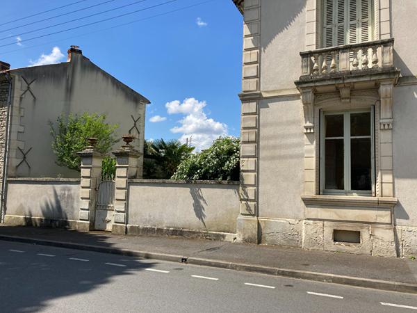 À VENDRE - Maison de caractère en pierre - Hyper centre