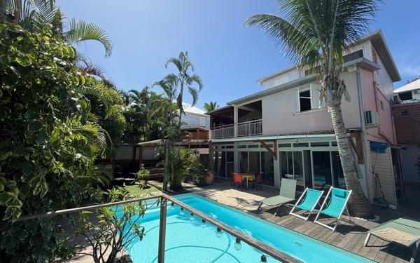 Maison à vendre    7 pièces •  Saint-Pierre