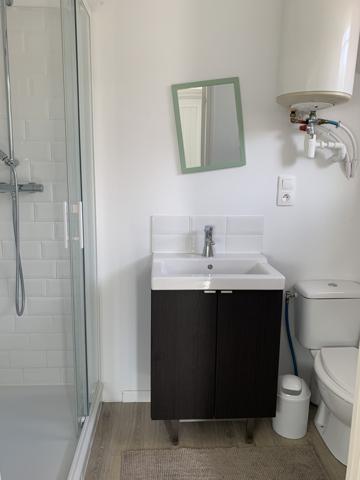 NIORT CENTRE VILLE - TOUT INCLUS Studio meublé d'env 19 m2 avec place de parking