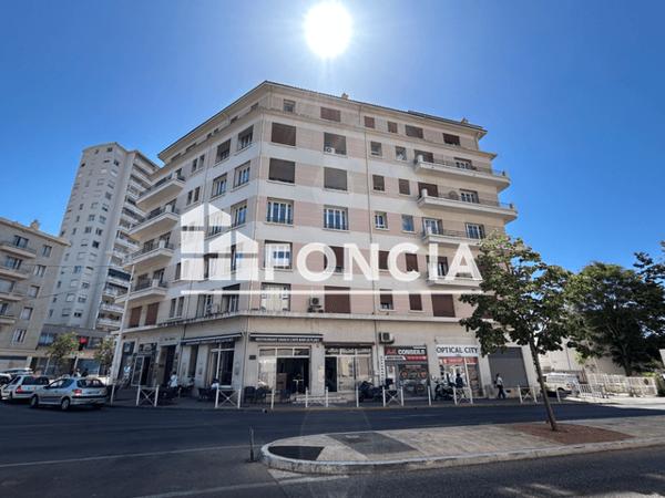 Location Local commercial 2 pièces 31.85 m² - 4 PLACE NOËL BLACHE Toulon 83000