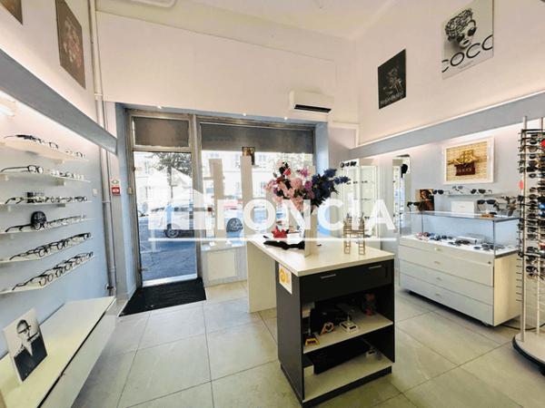 Location Local commercial 2 pièces 31.85 m² - 4 PLACE NOËL BLACHE Toulon 83000