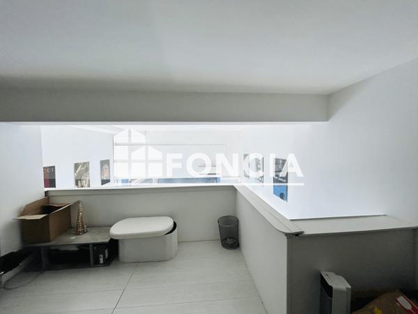 Location Local commercial 2 pièces 31.85 m² - 4 PLACE NOËL BLACHE Toulon 83000