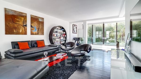 Maison d'architecte sur jardin arboré