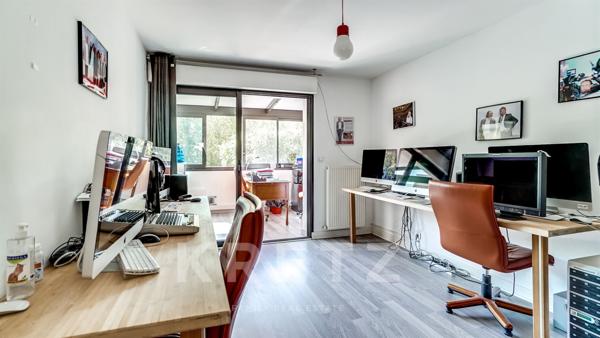 Maison d'architecte sur jardin arboré