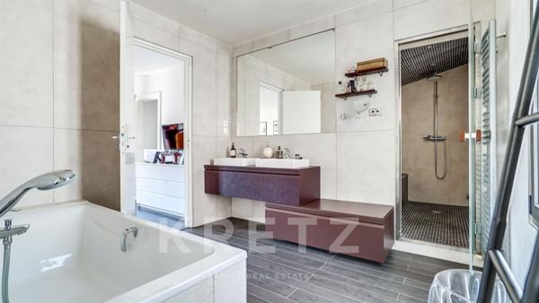 Maison d'architecte sur jardin arboré